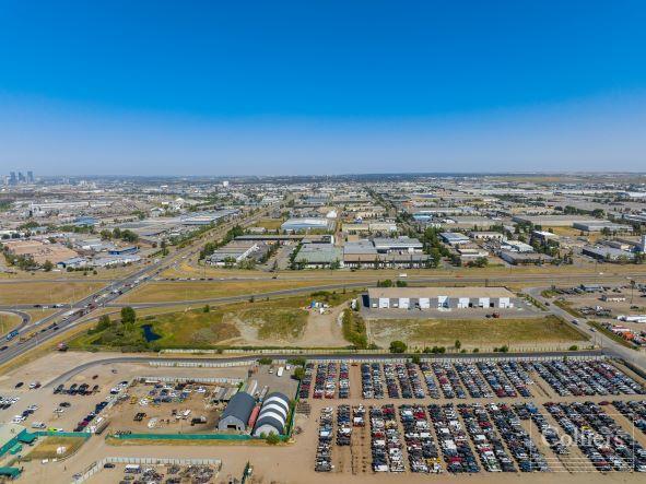 8489 40 St SE, Calgary, AB à louer - Photo de l’immeuble – Image 2 sur 4