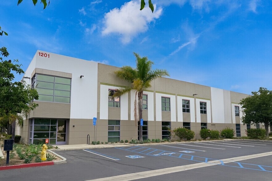 1201 Maulhardt Ave, Oxnard, CA à louer - Photo de l’immeuble – Image 1 sur 20