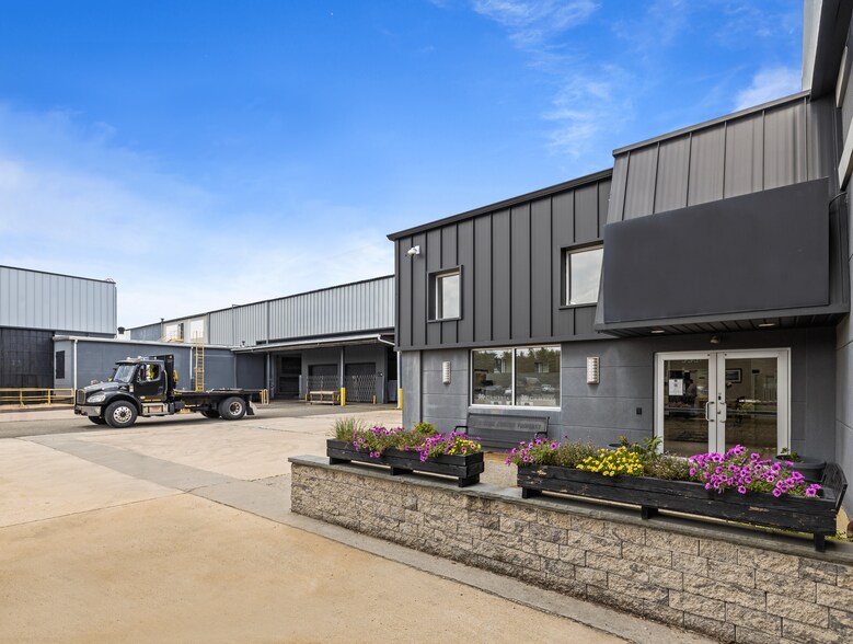 15 Grumman Rd W, Bethpage, NY à louer - Photo de l’immeuble – Image 2 sur 7