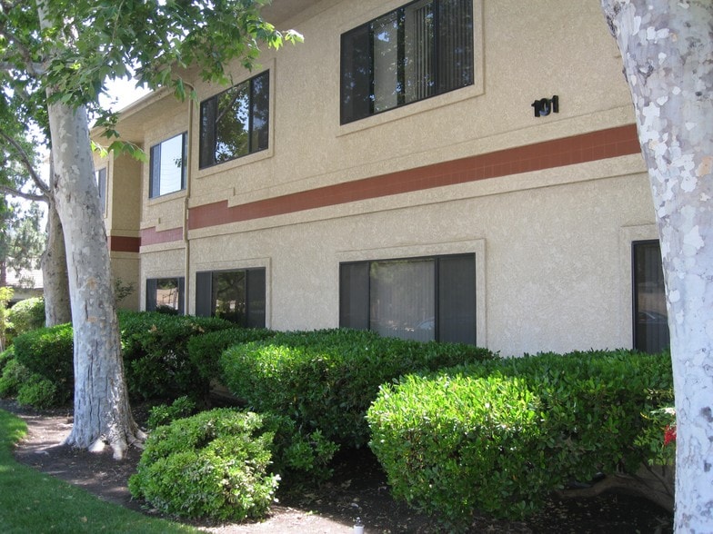 123 Hodencamp Rd, Thousand Oaks, CA à louer - Photo de l’immeuble – Image 3 sur 3
