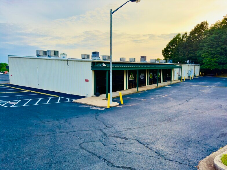 11062 Asheville Hwy, Inman, SC à louer - Photo de l’immeuble – Image 2 sur 2
