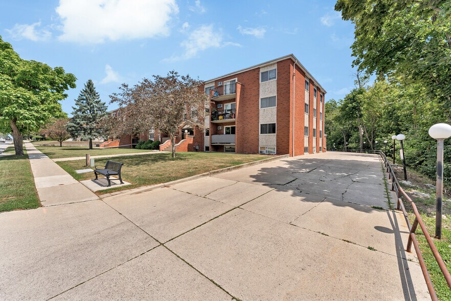 109 Division St N, Kingsville, ON à vendre - Photo de l’immeuble – Image 3 sur 41