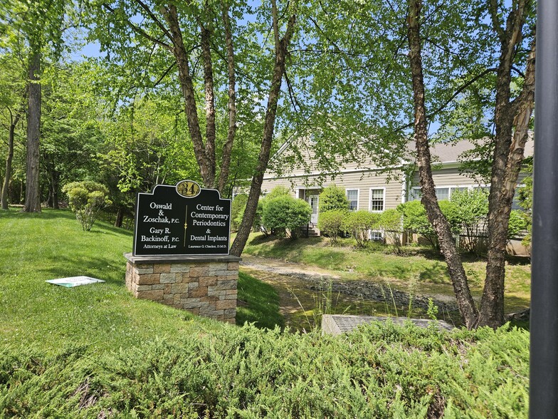 34 Franklin Corner Rd, Lawrence Township, NJ à louer - Photo de l’immeuble – Image 3 sur 6