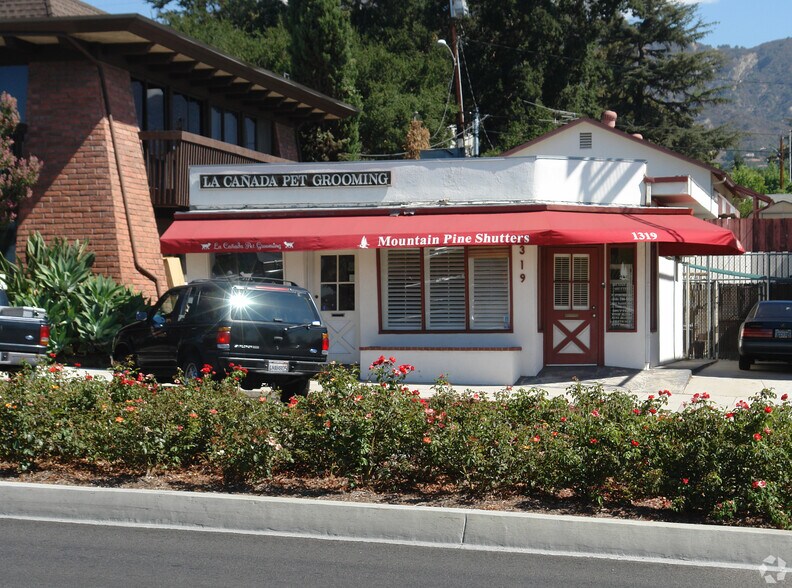 1317 Foothill Blvd, La Cañada Flintridge, CA à louer - Photo de l’immeuble – Image 2 sur 2