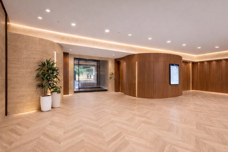 5550 Topanga Canyon Blvd, Woodland Hills, CA à louer - Hall d’entrée – Image 2 sur 10