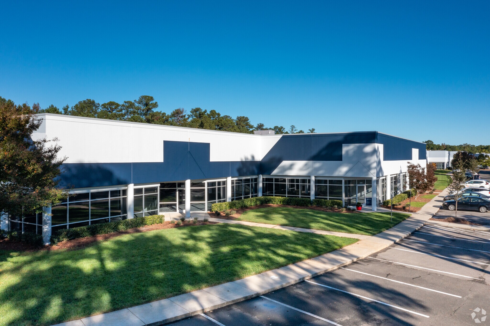100 Southcenter Ct, Morrisville, NC à louer Photo principale– Image 1 sur 57