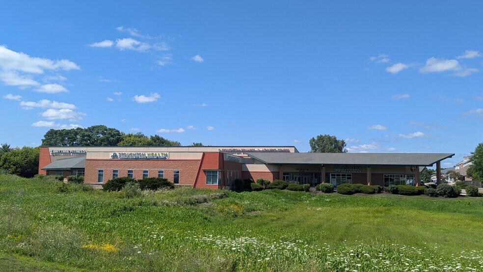 2300 US Highway 51 and 138, Stoughton, WI à vendre - Photo de l’immeuble – Image 1 sur 30