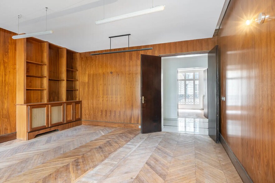 Immeuble residentiel dans Paris à vendre - Photo intérieure – Image 2 sur 12