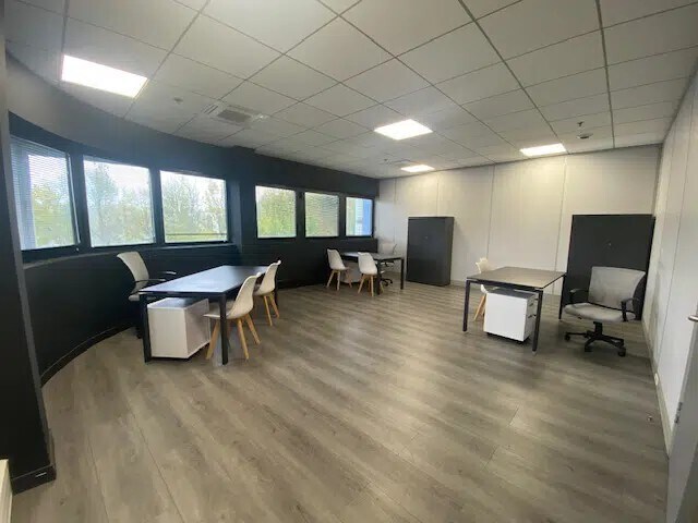 Bureau dans Tremblay-en-France à louer - Photo intérieure – Image 2 sur 3