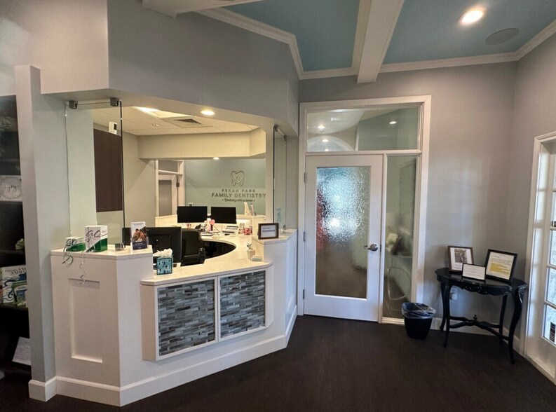 12335 Hymeadow Dr, Austin, TX à vendre - Photo de l’immeuble – Image 3 sur 20