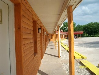 Plus de détails pour 701 N National Ave, Fort Scott, KS - Hôtellerie à vendre