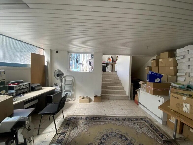 Bureau dans Saint-Denis à vendre - Photo de l’immeuble – Image 2 sur 9