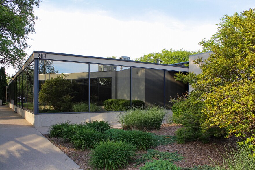 6112 Constitution Dr, Fort Wayne, IN à louer - Photo de l’immeuble – Image 1 sur 11