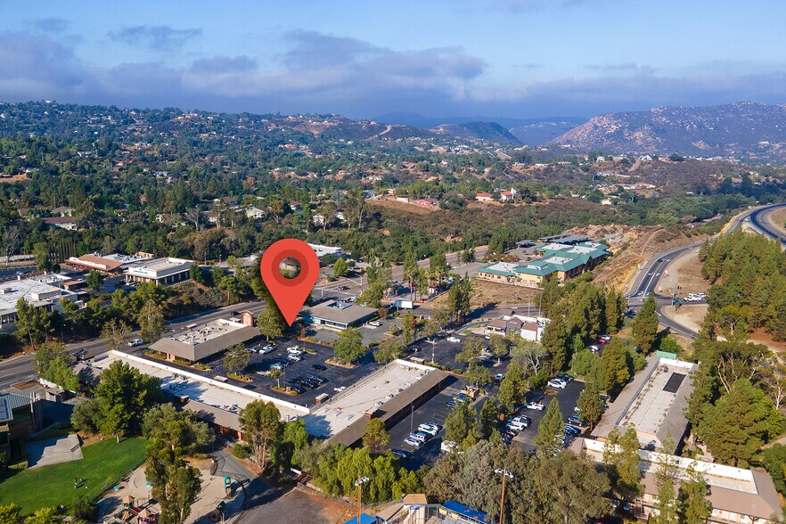 1730 Alpine Blvd, Alpine, CA à louer - Photo de l’immeuble – Image 1 sur 15