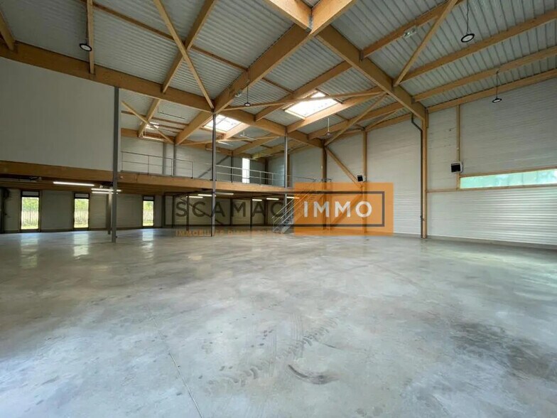 Industriel/Logistique dans Chanteloup-en-Brie à louer - Photo de l’immeuble – Image 1 sur 12