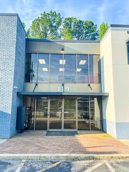 119 Sw Maynard Rd, Cary, NC à vendre - Photo de l’immeuble – Image 2 sur 8