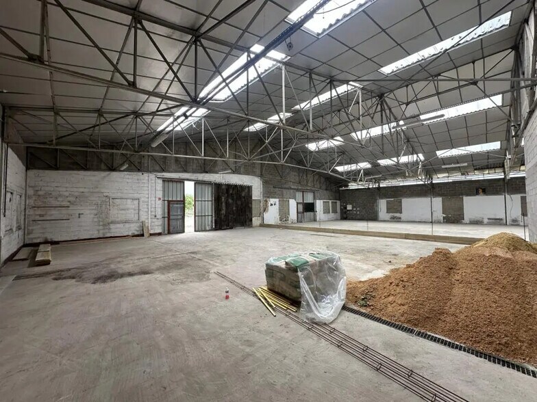 Industriel/Logistique dans Épernon à louer - Photo de l’immeuble – Image 3 sur 12