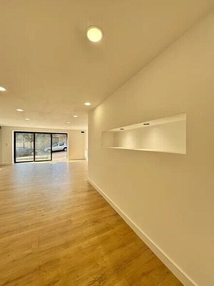 Local commercial dans Vandoeuvre-les-Nancy à louer - Photo de l’immeuble – Image 3 sur 7