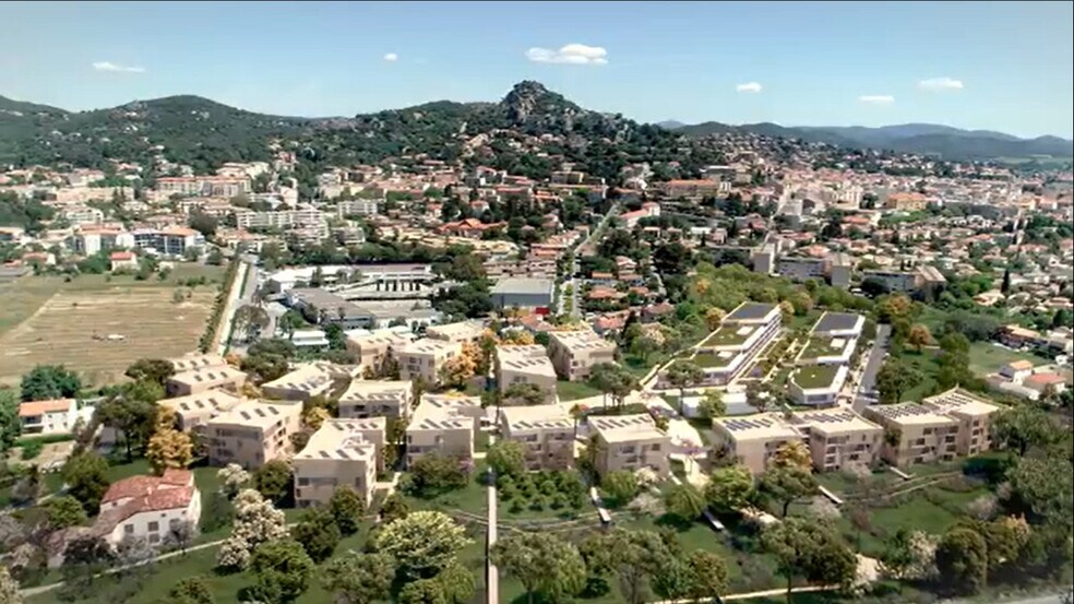 Local commercial dans Hyères à louer - Photo de l’immeuble – Image 1 sur 4
