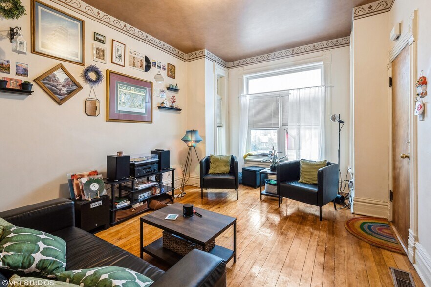 1120 W Newport Ave, Chicago, IL à vendre - Photo intérieure – Image 2 sur 5