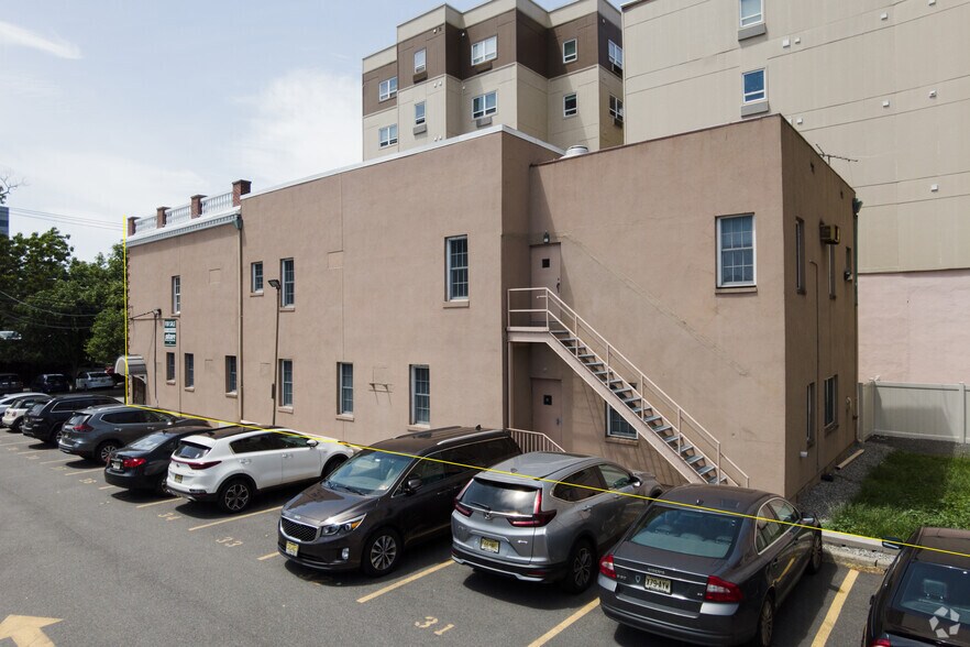 36 Bergen St, Hackensack, NJ à vendre - Photo de l’immeuble – Image 3 sur 77