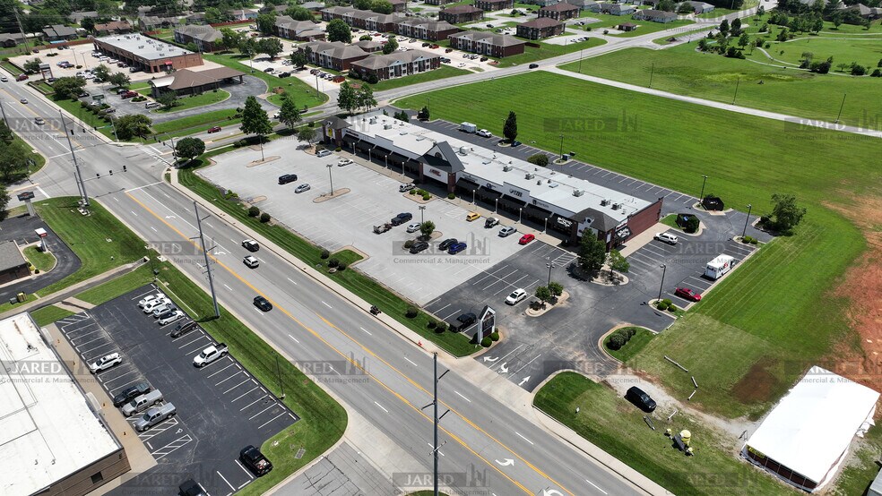 830 W Mount Vernon St, Nixa, MO à louer - Photo de l’immeuble – Image 2 sur 28