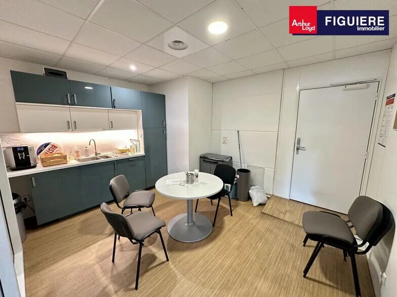 9 Rue De La Carraire, Venelles à louer - Photo de l’immeuble – Image 3 sur 6