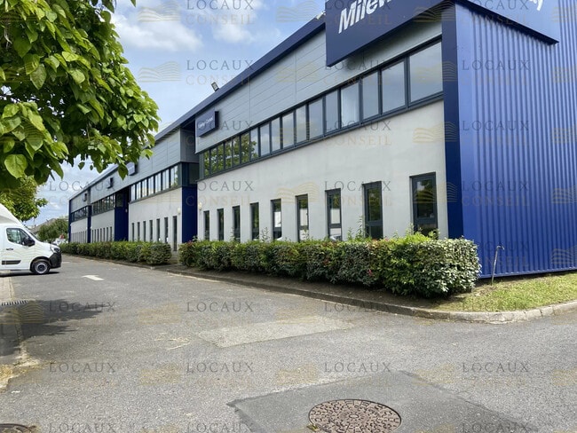 Plus de détails pour Local d'activités à louer