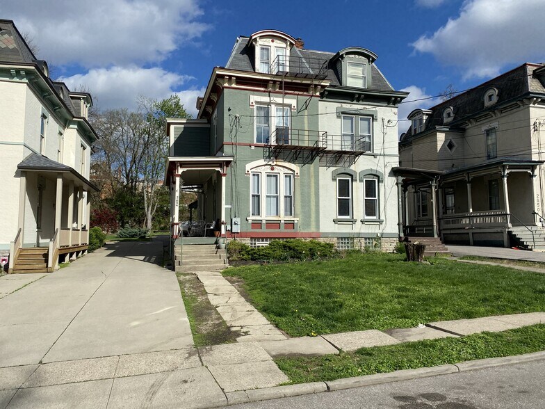 2654 Bellevue Ave, Cincinnati, OH à vendre - Photo principale – Image 1 sur 1