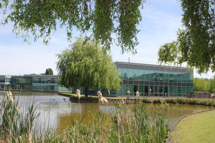 165 Avenue Du Bois De La Pie, Roissy-en-France à louer - Photo de l’immeuble – Image 2 sur 17