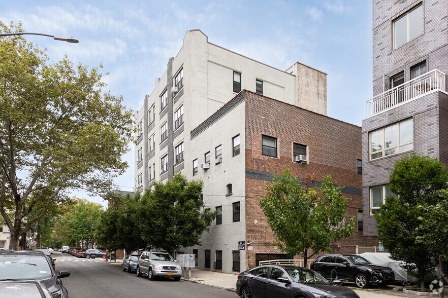 350 Manhattan Ave, Brooklyn, NY à vendre - Photo de l’immeuble – Image 3 sur 10