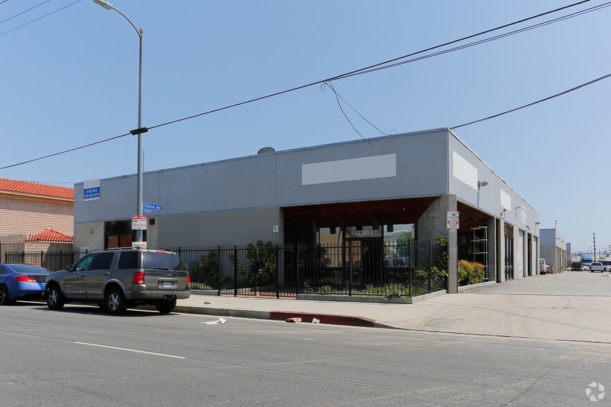 13340 Saticoy St, North Hollywood, CA à louer - Photo principale – Image 1 sur 3