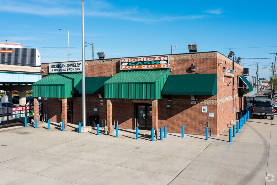 15511 W 8 Mile Rd, Detroit, MI à vendre - Photo de l’immeuble – Image 2 sur 5