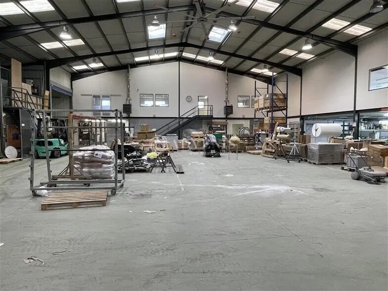 Local d'activités dans Le Haillan à vendre - Photo intérieure – Image 2 sur 9