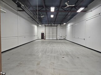 Plus de détails pour 28702-28722 Wall St, Wixom, MI - Industriel/Logistique à louer