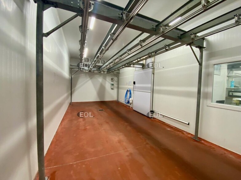 Industriel/Logistique dans Marseille à vendre - Photo de l’immeuble – Image 2 sur 7