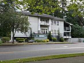 6869 Kimball Dr, Gig Harbor, WA à louer Photo de l’immeuble– Image 2 sur 7