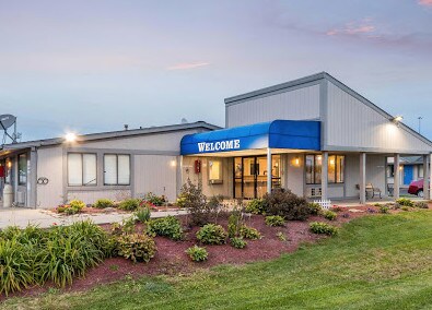 6880 Sunset Strip Ave NW, Canton, OH à vendre - Photo de l’immeuble – Image 2 sur 15