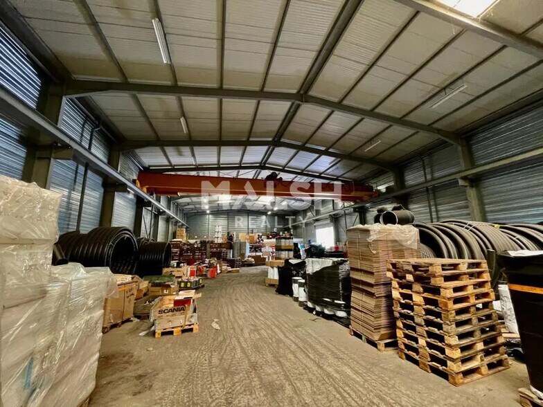 Local d’activités dans GRIGNY-SUR-RHÔNE à louer - Photo intérieure – Image 2 sur 8