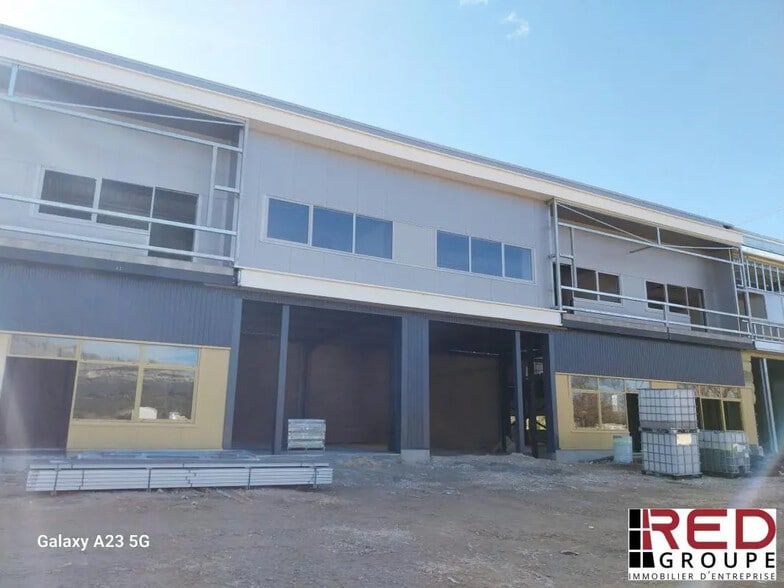 Industriel/Logistique dans Marignane à vendre - Photo de l’immeuble – Image 3 sur 9