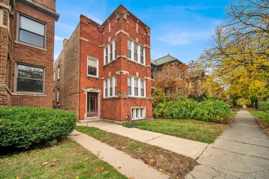 6447 N Glenwood Ave, Chicago, IL à vendre - Photo de l’immeuble – Image 2 sur 8