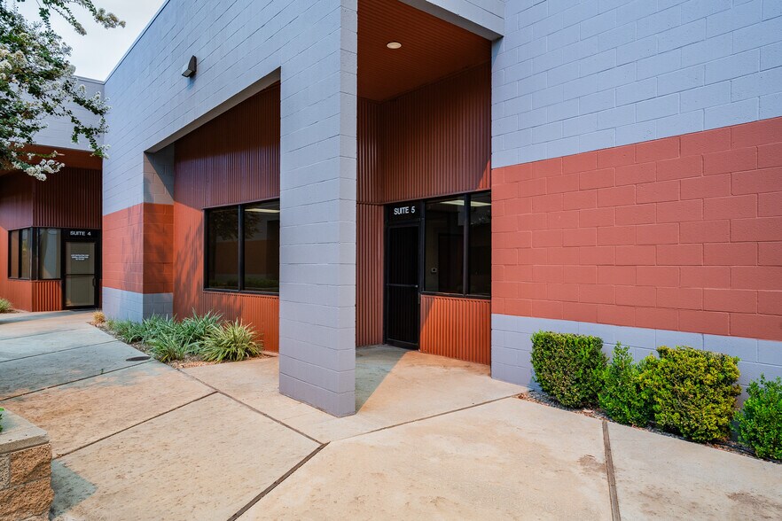 1504 Columbia Ave, Riverside, CA à louer - Photo de l’immeuble – Image 3 sur 15
