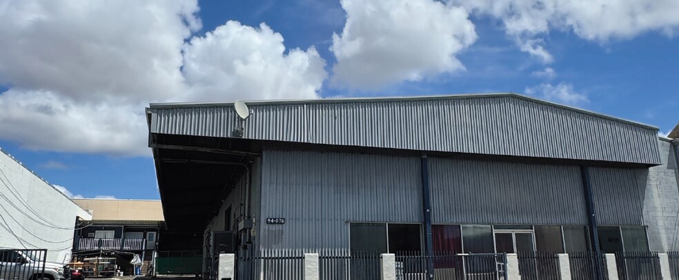 94-076 Leokane St, Waipahu, HI à louer - Photo de l’immeuble – Image 1 sur 2