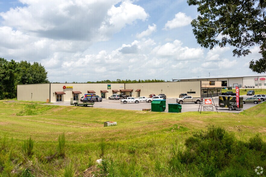 301 Commerce Blvd, Midway, FL à vendre - Photo de l’immeuble – Image 2 sur 11