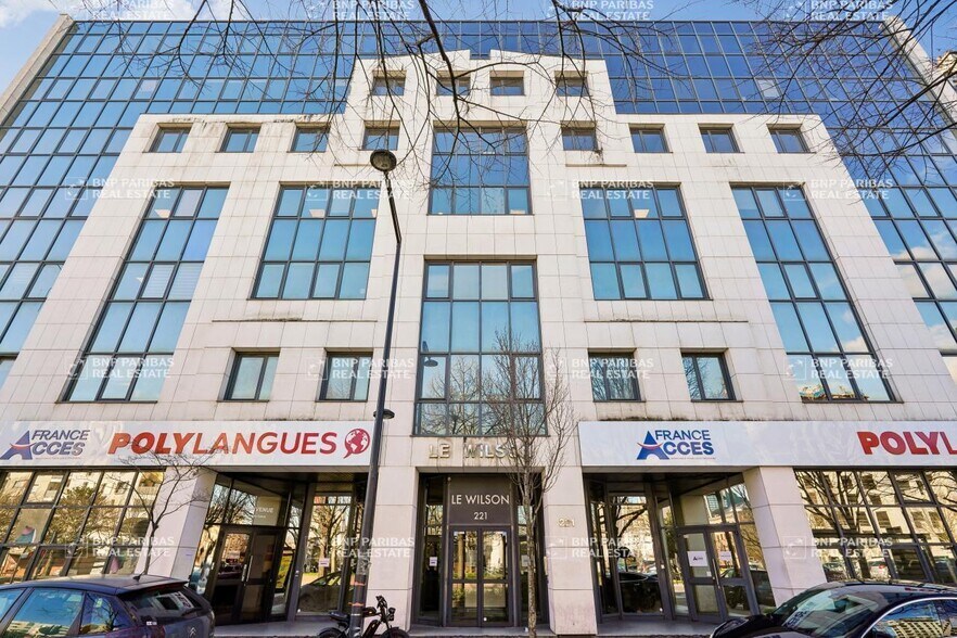 Bureau dans Saint-Denis à vendre - Photo de l’immeuble – Image 1 sur 14