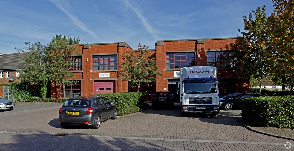 Fleming Way, Isleworth à louer - Photo de l’immeuble – Image 1 sur 6