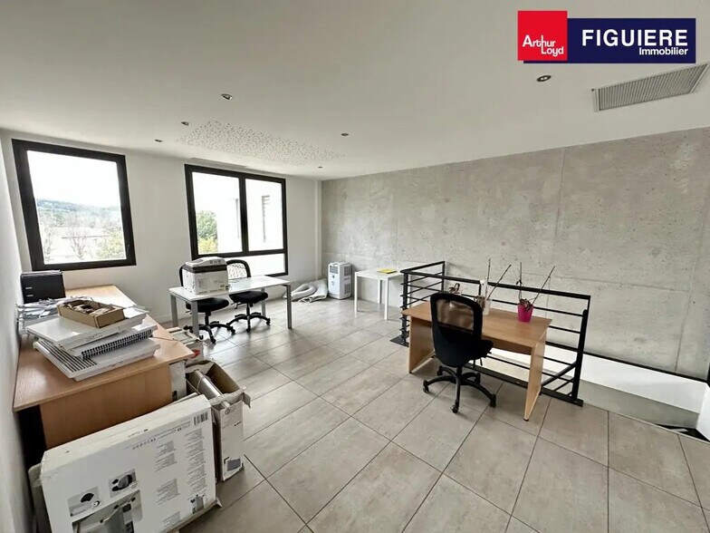 606 Avenue Du Général De Gaulle, Simiane-Collongue à louer - Photo de l’immeuble – Image 3 sur 7