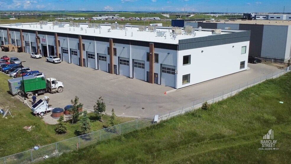 12318 Barlow Trl NE, Calgary, AB à vendre - Vidéo sur l’annonce professionnelle – Image 2 sur 6