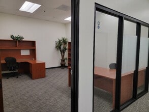 430 N Vineyard Ave, Ontario, CA à louer Photo intérieure– Image 2 sur 7