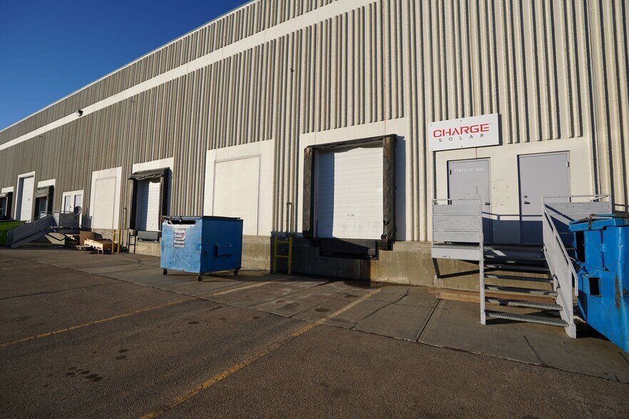 18125 111 Av NW, Edmonton, AB à louer - Photo de l’immeuble – Image 2 sur 4